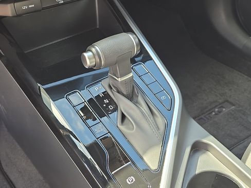Certified 2025 Kia Niro LX FWD image 26