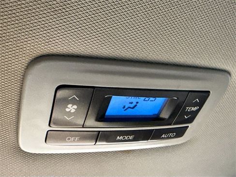 Used 2018 Toyota Sienna XLE image 26