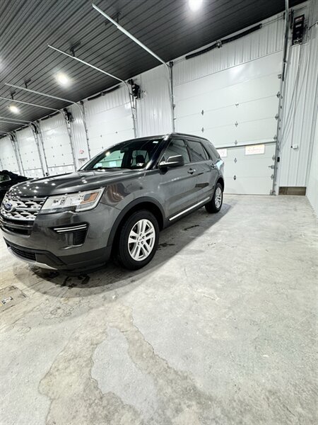 Used 2018 Ford Explorer XLT AWD/4WD image 4