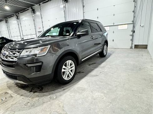 Used 2018 Ford Explorer XLT AWD/4WD image 4