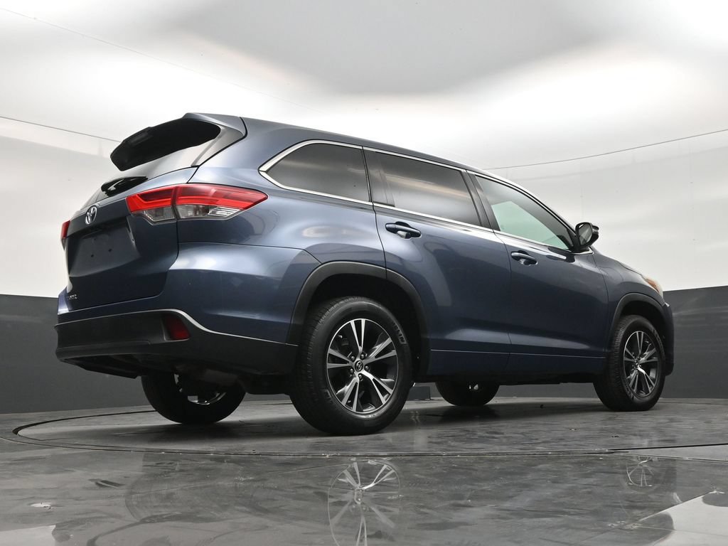 Used 2018 Toyota Highlander LE FWD image 24
