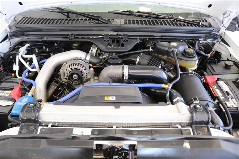 Used 2005 Ford Excursion XLT AWD/4WD image 12