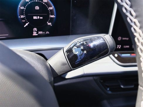 New 2025 Volkswagen Tiguan SE image 24