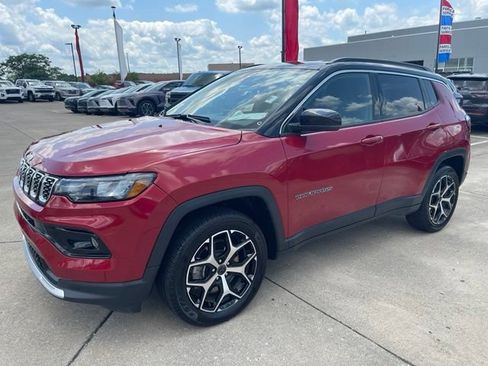 Used 2025 Jeep Compass Limited AWD/4WD image 2
