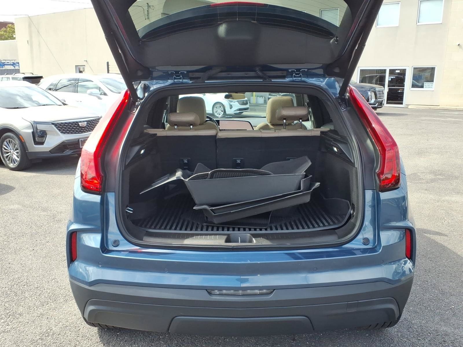 Used 2024 Cadillac XT4 Luxury w/ Cold Weather Package AWD/4WD image 14