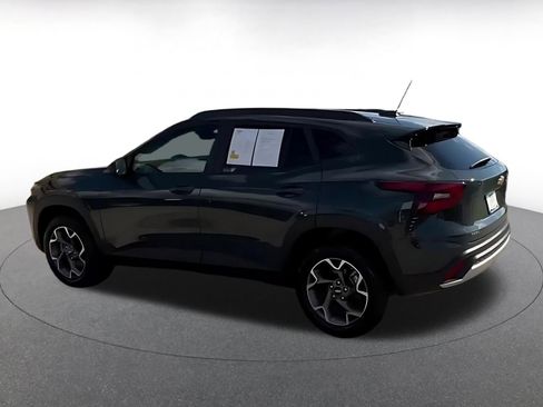 Used 2025 Chevrolet Trax LT image 10
