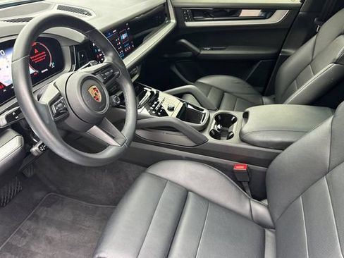 Used 2024 Porsche Cayenne AWD/4WD image 9