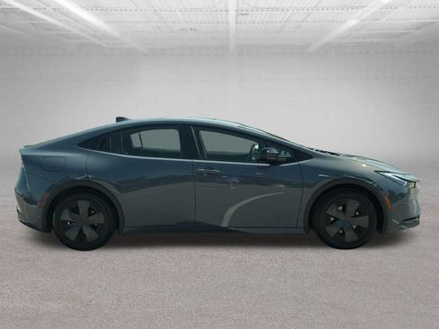 Used 2025 Toyota Prius Plug-In Hybrid FWD image 9