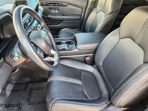 Used 2023 Honda Pilot Touring image 12