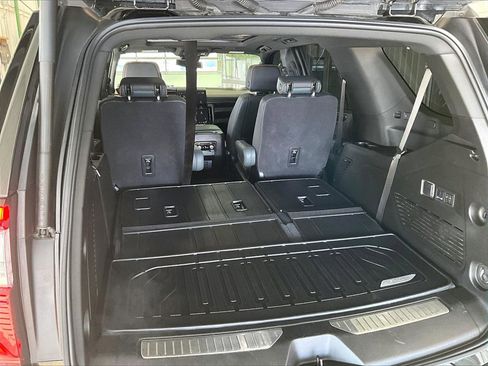 Used 2025 GMC Yukon AT4 w/ LPO, Floor Liner Package image 38