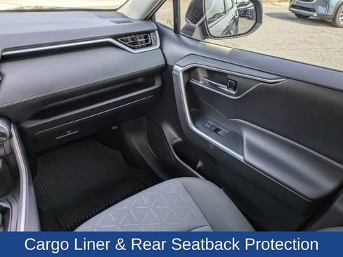 Used 2022 Toyota RAV4 XLE w/ Convenience Package FWD image 20