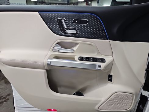 New 2025 Mercedes-Benz GLB 250 image 27