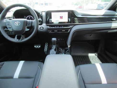 Used 2026 Toyota Camry SE FWD image 11