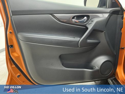 Used 2019 Nissan Rogue SV image 15