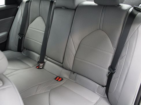 Used 2020 Toyota Avalon Limited image 18