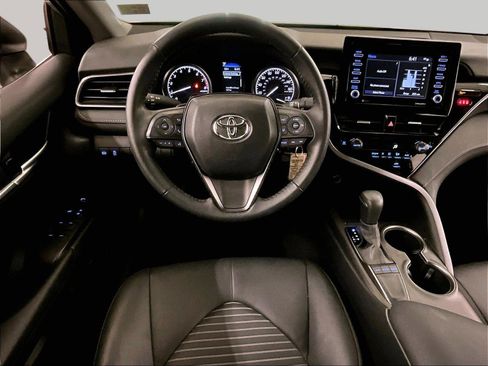 Used 2024 Toyota Camry SE FWD image 5