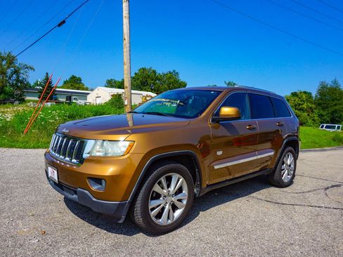 Used 2011 Jeep Grand Cherokee 70th Anniversary AWD/4WD image 10