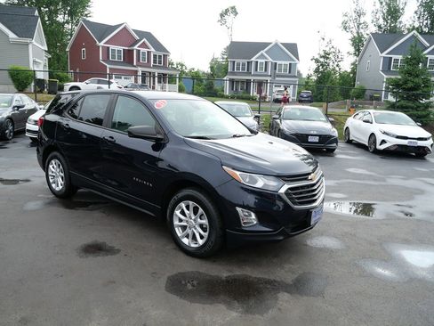 Used 2021 Chevrolet Equinox LS AWD/4WD image 2