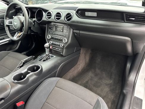 Used 2017 Ford Mustang V6 image 14