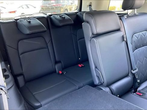 New 2026 Nissan Pathfinder Platinum FWD image 14