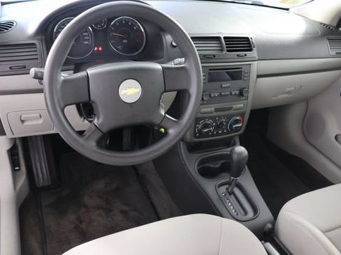 Used 2005 Chevrolet Cobalt Coupe FWD image 2