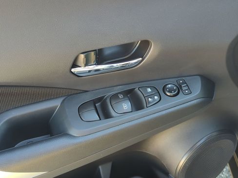 Used 2024 Nissan Kicks SV image 15