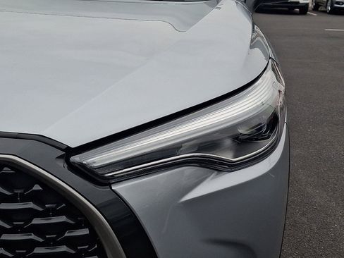 Used 2022 Toyota Corolla Cross XLE w/ Convenience Package image 9