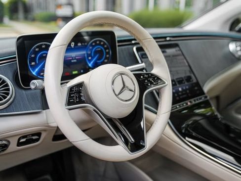 Used 2022 Mercedes-Benz EQS 450+ Sedan image 32