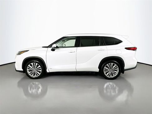 Used 2023 Toyota Highlander Platinum image 4