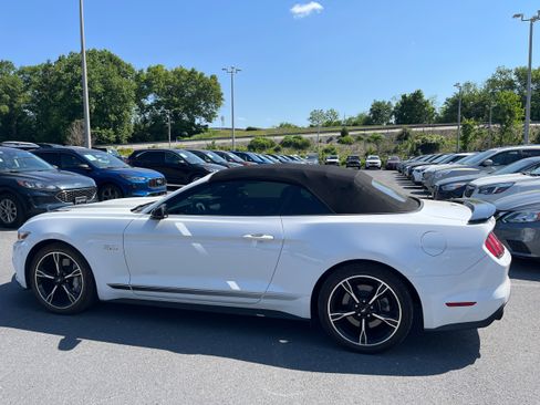Used 2017 Ford Mustang GT Premium w/ Equipment Group 401A RWD image 6