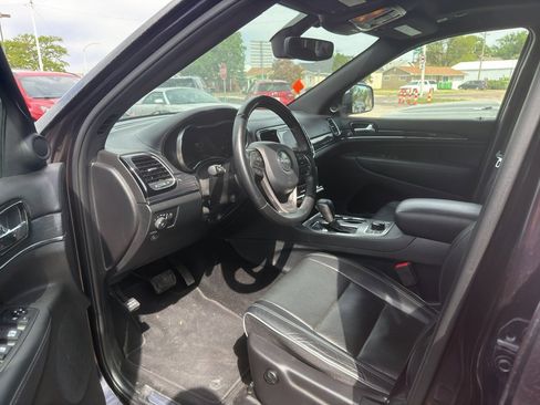 Used 2020 Jeep Grand Cherokee Overland AWD/4WD image 5