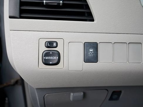 Used 2014 Toyota Sienna LE FWD image 40