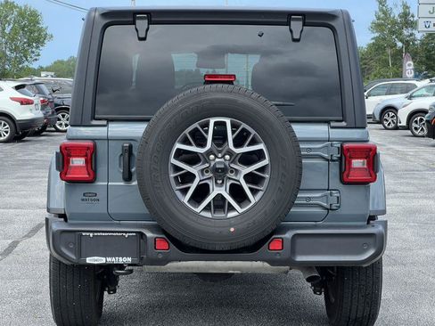 Used 2024 Jeep Wrangler Unlimited Sahara w/ Safety Group AWD/4WD image 8