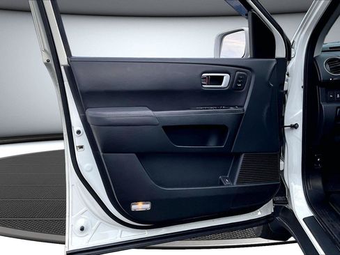 Used 2015 Honda Pilot Touring image 19