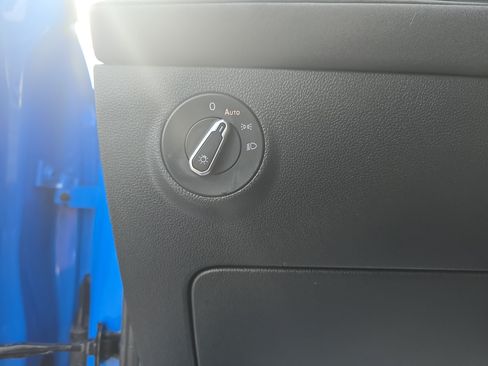 Used 2025 Volkswagen Taos SE AWD/4WD image 27