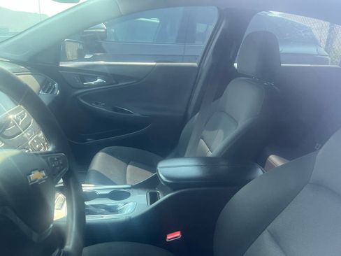 Used 2017 Chevrolet Malibu LT FWD image 5