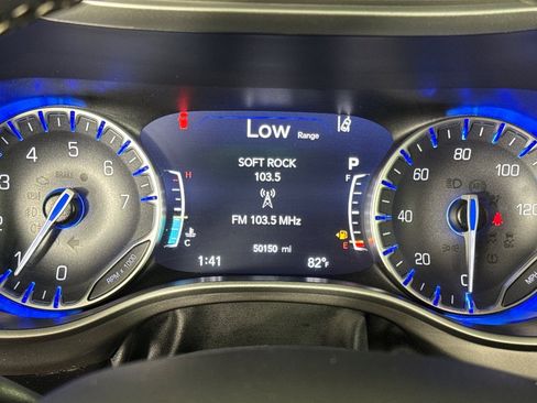 Used 2023 Chrysler Pacifica Touring-L FWD image 22