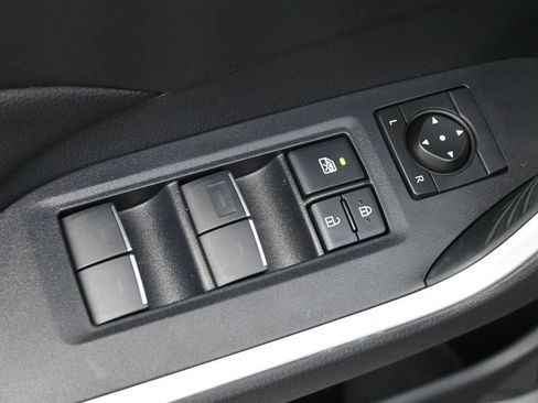 Used 2023 Toyota RAV4 XLE Premium FWD image 4