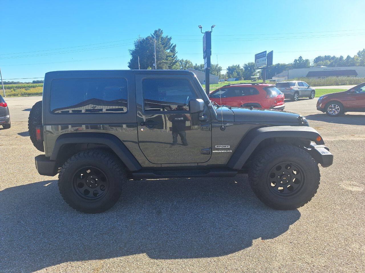 Used 2016 Jeep Wrangler Sport w/ Connectivity Group AWD/4WD image 3