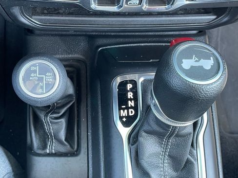 Used 2024 Jeep Wrangler Unlimited w/ Convenience Group AWD/4WD image 31