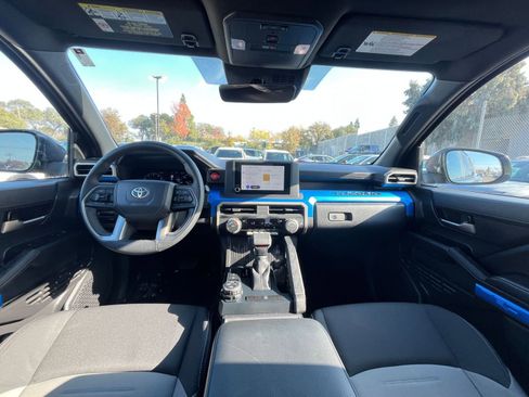 Used 2025 Toyota Tacoma TRD Off-Road image 31