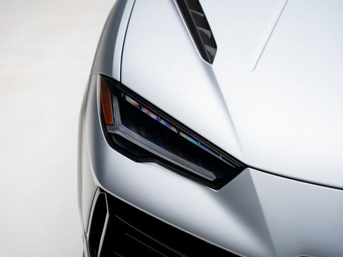 Used 2024 Lamborghini Urus Performante AWD/4WD image 12