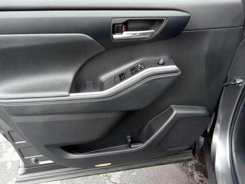 Used 2023 Toyota Highlander XSE AWD/4WD image 9