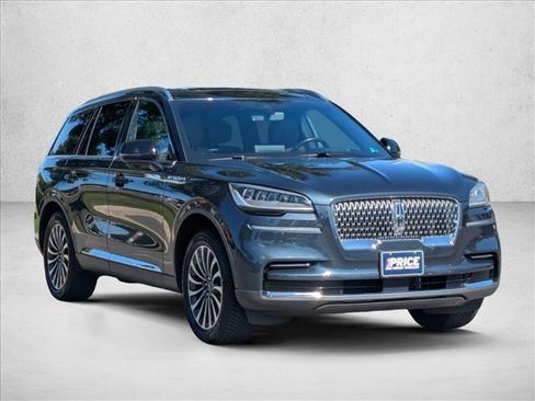 Used 2023 Lincoln Aviator Reserve w/ Equipment Group 201A image 3