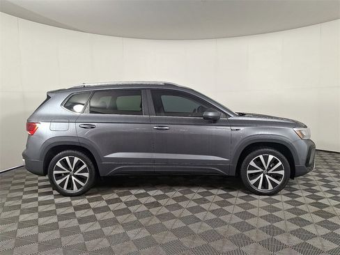 Used 2022 Volkswagen Taos SE w/ IQ.Drive SE Package image 10