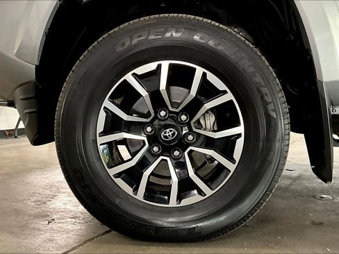 Used 2023 Toyota Tacoma TRD Sport image 11