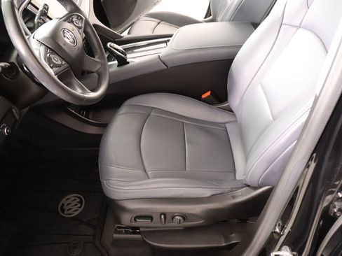 Used 2020 Buick Enclave Essence image 11