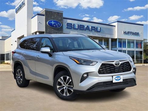 Used 2023 Toyota Highlander XLE image 1