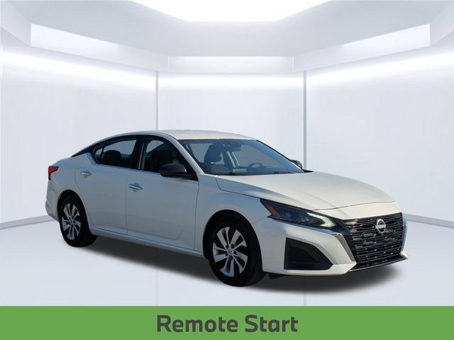 Used 2025 Nissan Altima 2.5 S FWD image 9