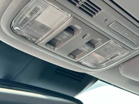 Used 2020 Honda CR-V Touring image 28